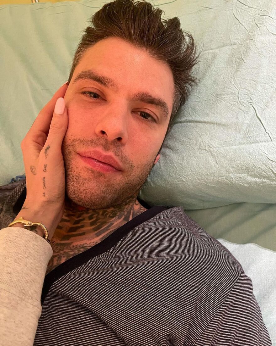 Κιάρα Φεράνι: «Ήταν δύσκολο, γυρίσαμε σπίτι», έγραψε μετά το εξιτήριο του Φέντεζ που χειρουργήθηκε για όγκο στο πάγκρεας