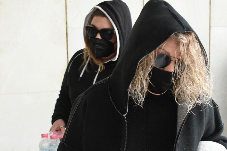 Ρούλα Πισπιρίγκου: Δυο ώρες έμειναν στη ΓΑΔΑ η μητέρα και η αδερφή της - «Αφήστε μας ήσυχες» είπαν στους δημοσιογράφους