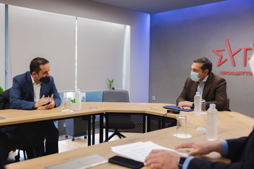 Τσίπρας σε δημάρχους Αττικής: Να μην περάσουν άλλα κόστη σε καταναλωτές και πολίτες