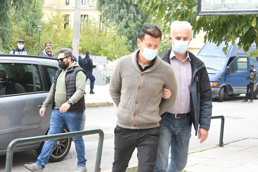 Ο προπονητής του τένις που ασελγούσε στις ανήλικες αθλήτριές του έγραφε και σε βίντεο τις πράξεις του