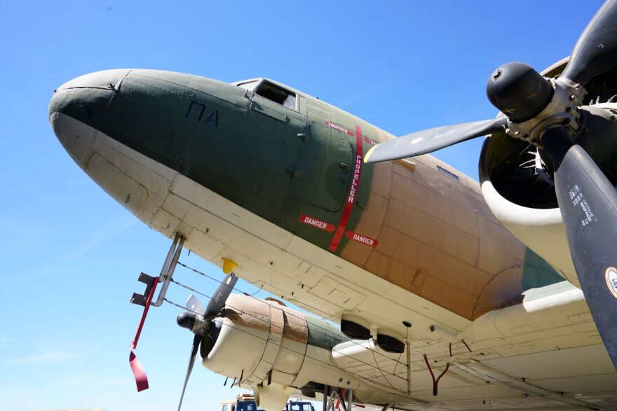 Η θρυλική Dakota «ζεσταίνει» τις μηχανές για να πετάξει στον ουρανό της Θεσσαλονίκης το 2022