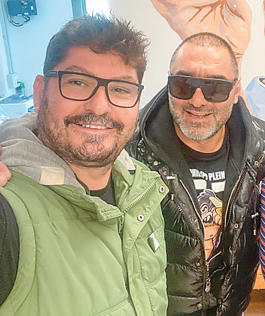 Μύκονος: Νέο «Salt Bae» με χρυσά μπέργκερ των €170 - Ο Νουσρέτ αγοράζει και βίλα των 2 εκατ. ευρώ