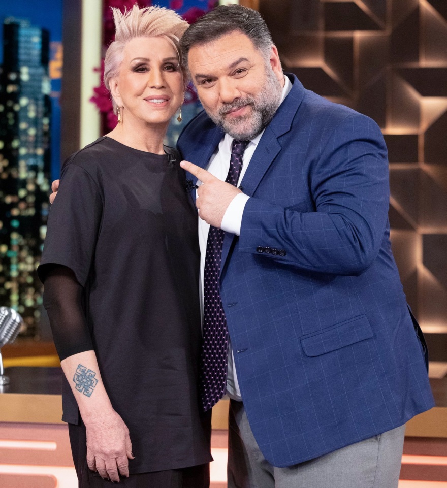 The 2Night Show: Ο Γρηγόρης Αρναούτογλου υποδέχεται τον Γιάννη Τσιμιτσέλη και την Μπέτυ Βακαλίδου