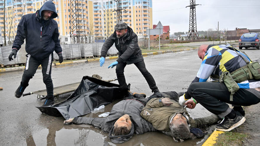Πόλεμος στην Ουκρανία: Βόμβες στη Μαριούπολη, κτηνωδία στην Μπούκα - Μπορεί να δικαστεί ο Πούτιν για εγκλήματα πολέμου;