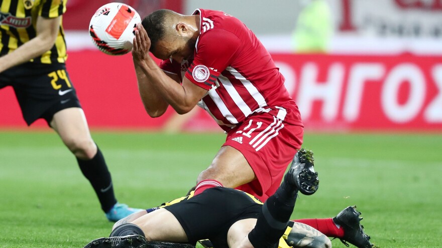 Ολυμπιακός - ΑΕΚ: Μια δύσκολη μέρα στο... γραφείο για τον Ελ Αραμπί