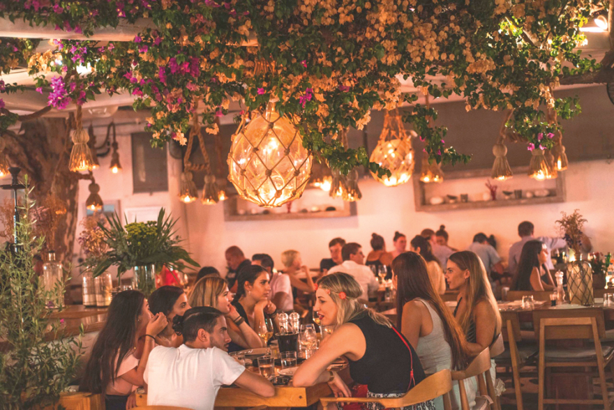 Μύκονος: Νέο «Salt Bae» με χρυσά μπέργκερ των €170 - Ο Νουσρέτ αγοράζει και βίλα των 2 εκατ. ευρώ