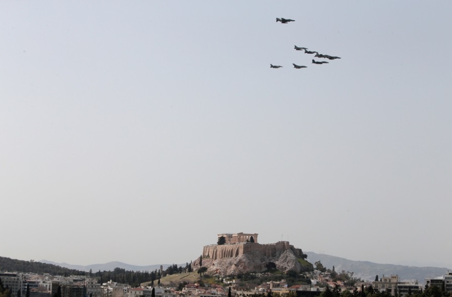 Ηνίοχος 2022: Μαχητικά από Ελλάδα, ΗΠΑ και Ιταλία πέταξαν πάνω από την Ακρόπολη