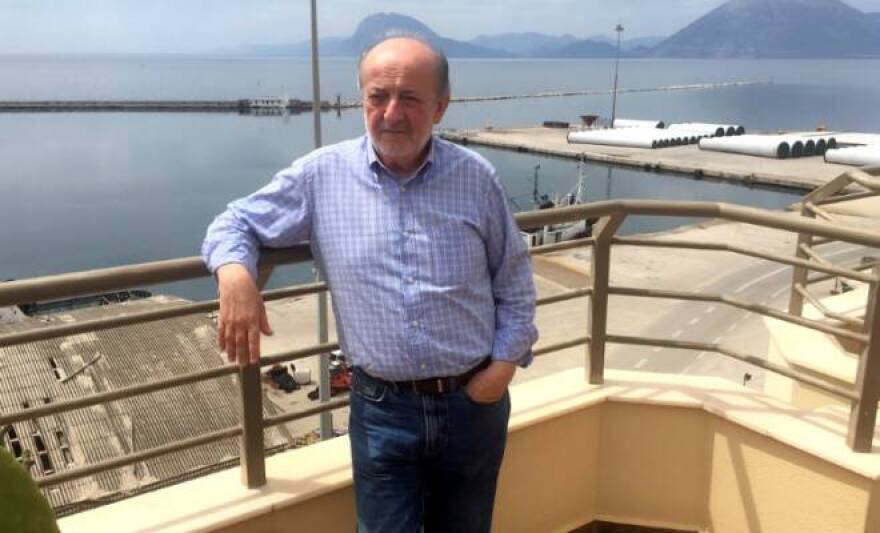 «Το κέντημα μιας ζωής»: Ο Διονύσης Καρατζάς για το βιβλίο της Μαργαρίτας Θεοδωράκη, «Αναμνήσεις ενός Κοριτσιού»