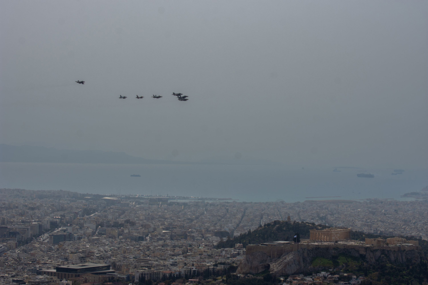 Ηνίοχος 2022: Μαχητικά από Ελλάδα, ΗΠΑ και Ιταλία πέταξαν πάνω από την Ακρόπολη