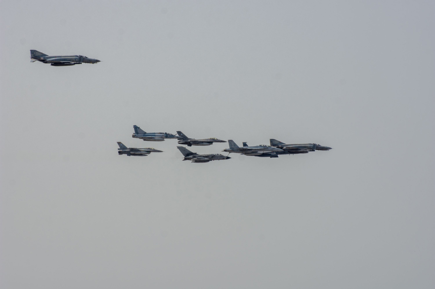 Ηνίοχος 2022: Μαχητικά από Ελλάδα, ΗΠΑ και Ιταλία πέταξαν πάνω από την Ακρόπολη