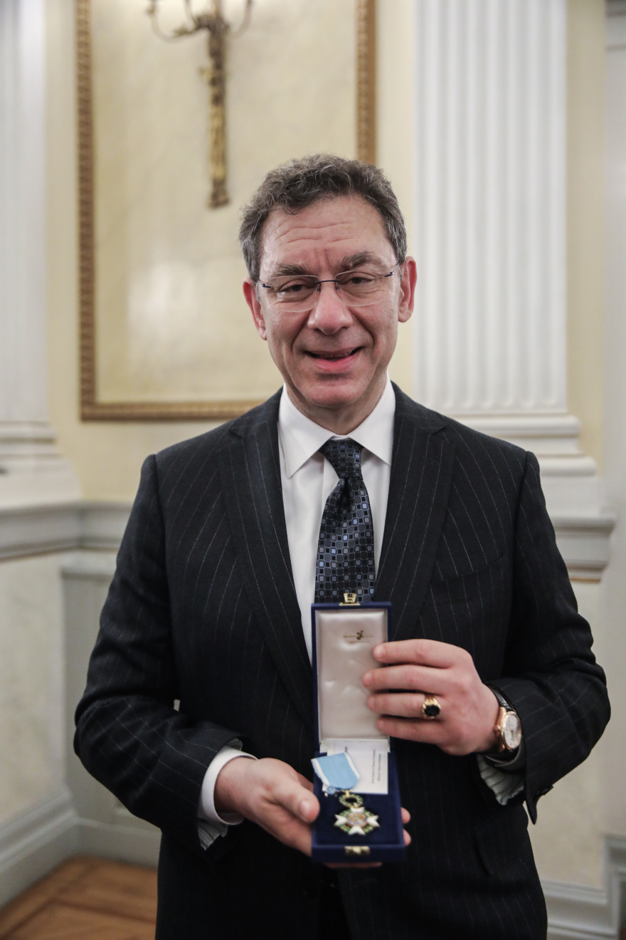 Μπουρλά: Βραβεύτηκε από την Σακελλαροπούλου για την προσφορά του