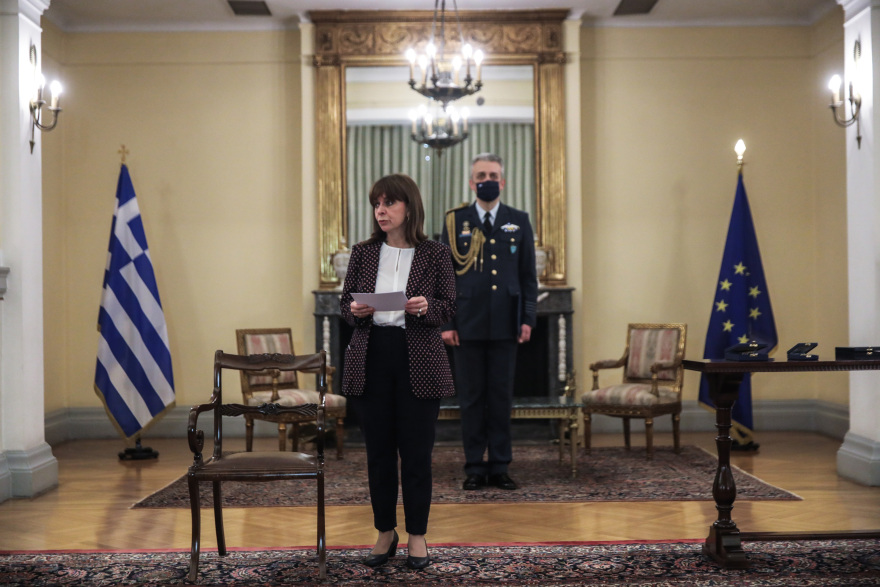 Μπουρλά: Βραβεύτηκε από την Σακελλαροπούλου για την προσφορά του