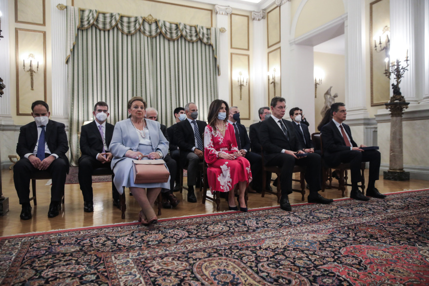 Μπουρλά: Βραβεύτηκε από την Σακελλαροπούλου για την προσφορά του