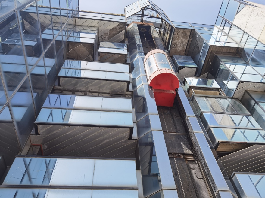 Ιερά Οδός: Απόπειρα αυτοκτονίας ή εγκληματική ενέργεια; Μυστήριο με την  28χρονη τρανς που έπεσε στο κενό 