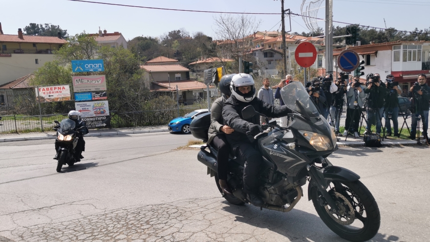 Φωτιά στο «Παπανικολάου»: Έφτασαν στο νοσοκομείο Πλεύρης και Γκάγκα