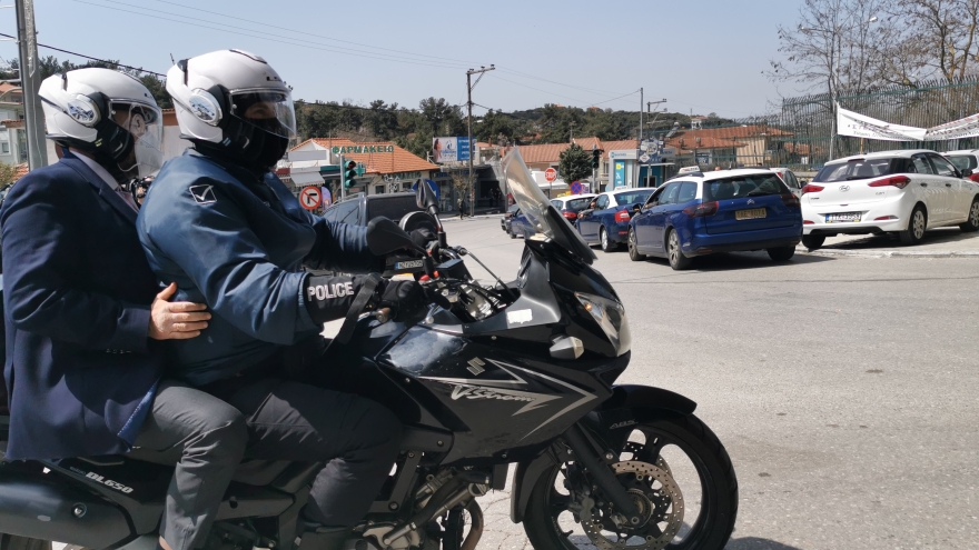 Φωτιά στο «Παπανικολάου»: Έφτασαν στο νοσοκομείο Πλεύρης και Γκάγκα