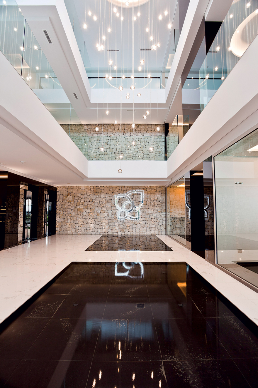 Η κλινική, ελιξίριο νεότητας των σταρ