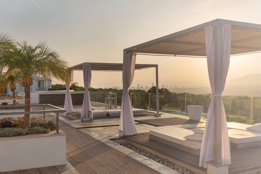 Η κλινική, ελιξίριο νεότητας των σταρ