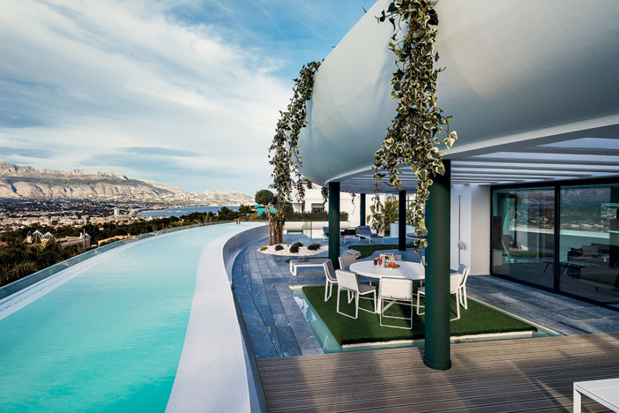 Η κλινική, ελιξίριο νεότητας των σταρ