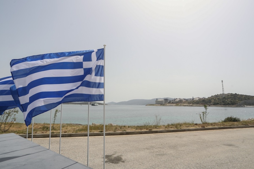 Ενεργειακή κρίση: Στη Ρεβυθούσα ο Σκρέκας με την Ευρωπαία Επίτροπο Ενέργειας - Προστίθεται μια πλωτή δεξαμενή