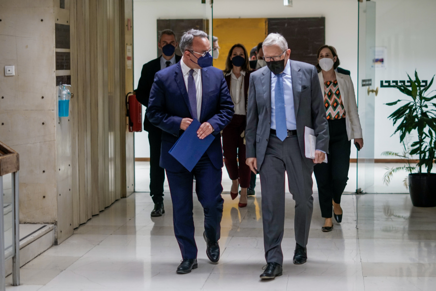 Συνάντηση Σταϊκούρα - Ρέγκλινγκ: Η ελληνική οικονομία αποδεικνύεται ανθεκτική στους ισχυρούς κραδασμούς