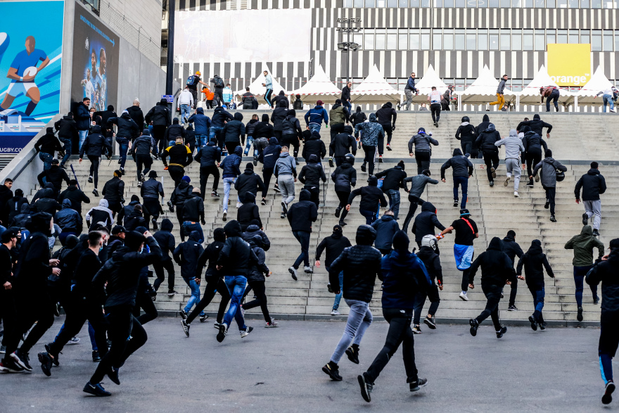  Επεισόδια οπαδών της Μαρσέιγ και του ΠΑΟΚ  με την αστυνομία έξω από το «Βελοντρόμ» - Δείτε βίντεο 