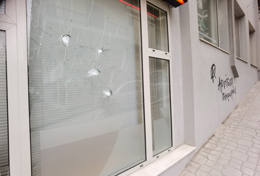 Μπαράζ επιθέσεων σε τράπεζες της Αθήνας τα ξημερώματα