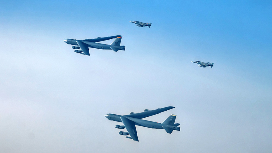 Δείτε βίντεο: Πτήση αμερικανικών B-52 στο FIR Αθηνών