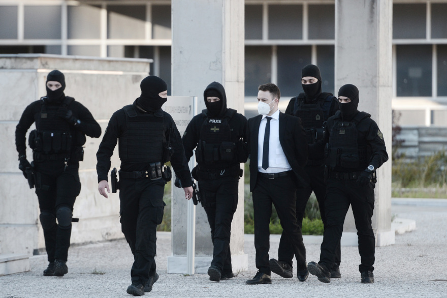 Αναγνωστόπουλος: Ατάραχος στο εδώλιο - Δήλωσε έγγαμος και χήρος