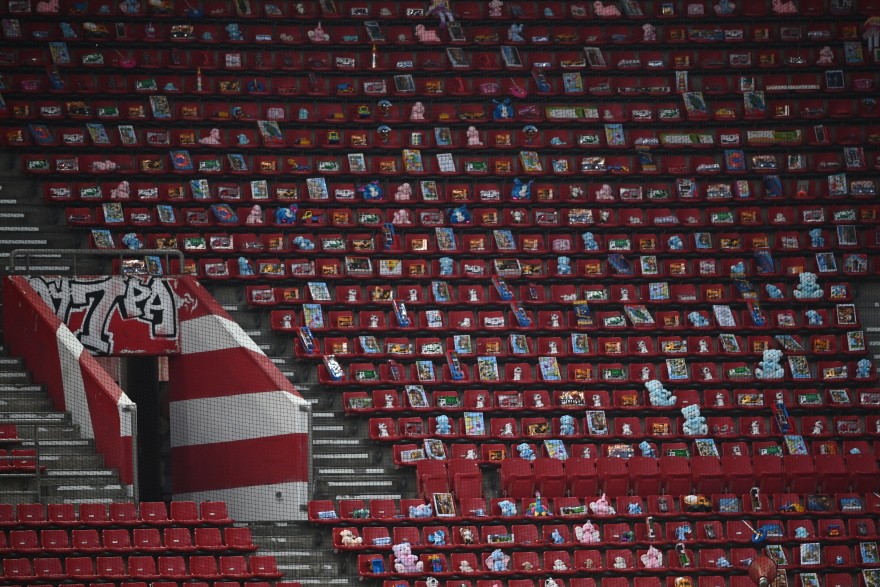 Πόλεμος στην Ουκρανία: Ιστορικό φιλικό του Ολυμπιακού με τη Σαχτάρ - Ποιοι επώνυμοι έδωσαν το «παρών» στο «Γ. Καραϊσκάκης» 