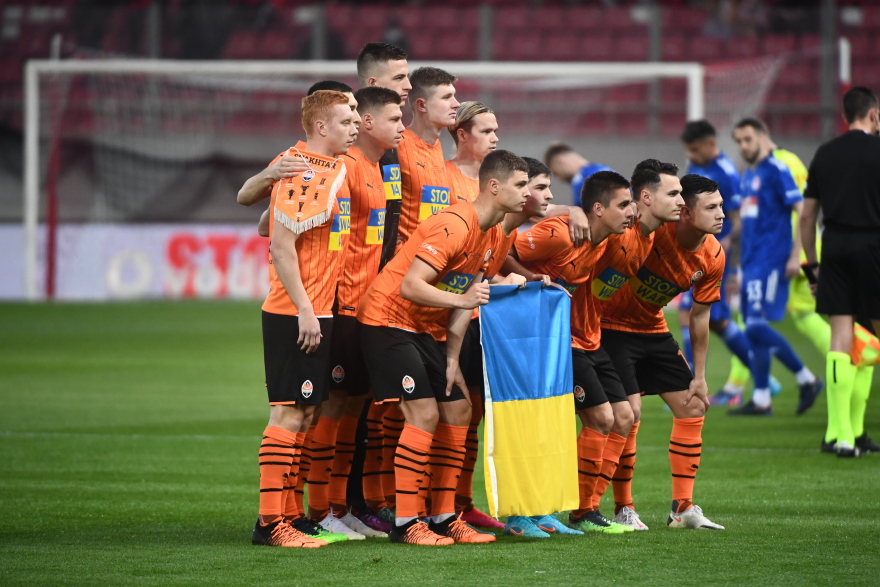 Πόλεμος στην Ουκρανία: Ιστορικό φιλικό του Ολυμπιακού με τη Σαχτάρ - Ποιοι επώνυμοι έδωσαν το «παρών» στο «Γ. Καραϊσκάκης» 