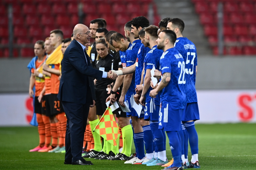 Πόλεμος στην Ουκρανία: Ιστορικό φιλικό του Ολυμπιακού με τη Σαχτάρ - Ποιοι επώνυμοι έδωσαν το «παρών» στο «Γ. Καραϊσκάκης» 