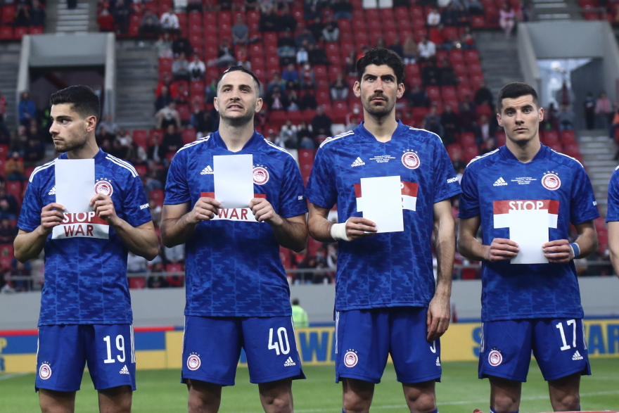 Πόλεμος στην Ουκρανία: Ιστορικό φιλικό του Ολυμπιακού με τη Σαχτάρ - Ποιοι επώνυμοι έδωσαν το «παρών» στο «Γ. Καραϊσκάκης» 