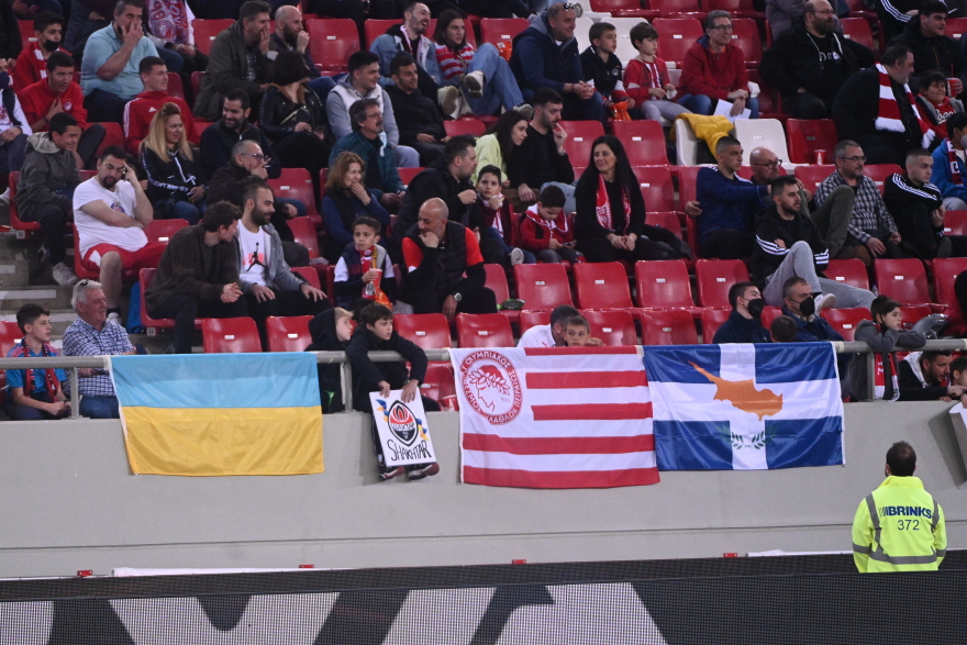 Ολυμπιακός-Σαχτάρ 1-0: Έβαλαν γκολ στον πόλεμο - Δείτε βίντεο 