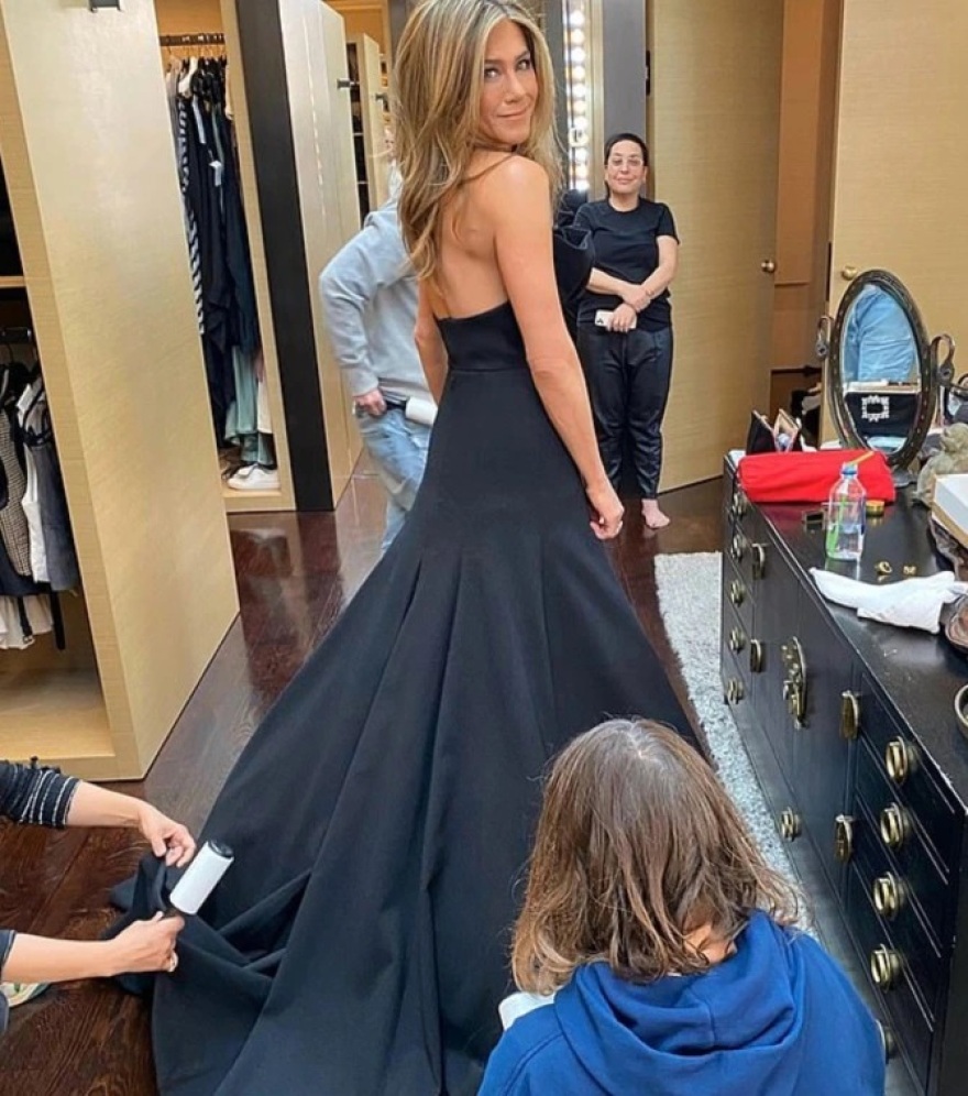 Οκτώ διάσημες κυρίες μας δείχνουν τις ντουλάπες τους - Βίντεο και φωτογραφίες