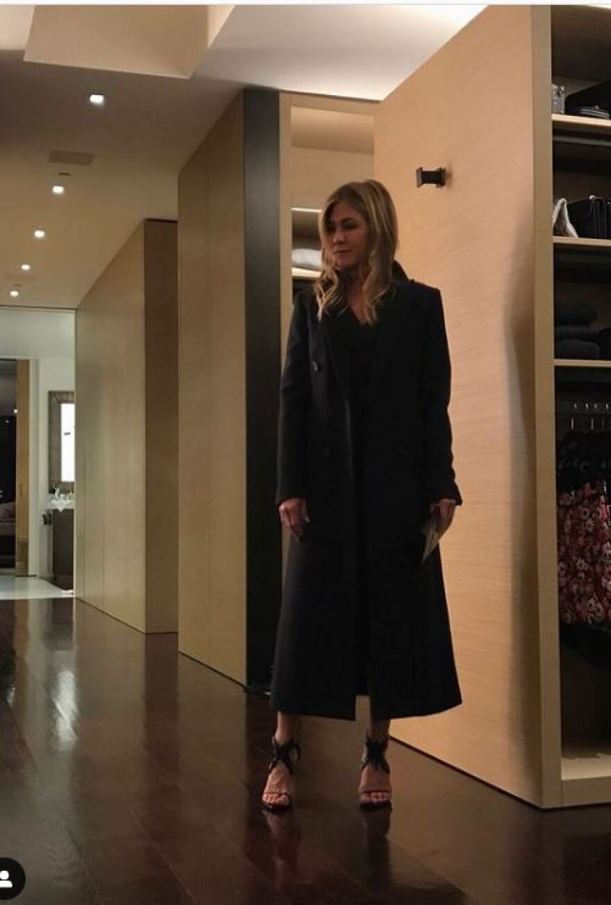 Οκτώ διάσημες κυρίες μας δείχνουν τις ντουλάπες τους - Βίντεο και φωτογραφίες