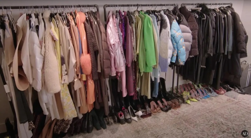 Οκτώ διάσημες κυρίες μας δείχνουν τις ντουλάπες τους - Βίντεο και φωτογραφίες