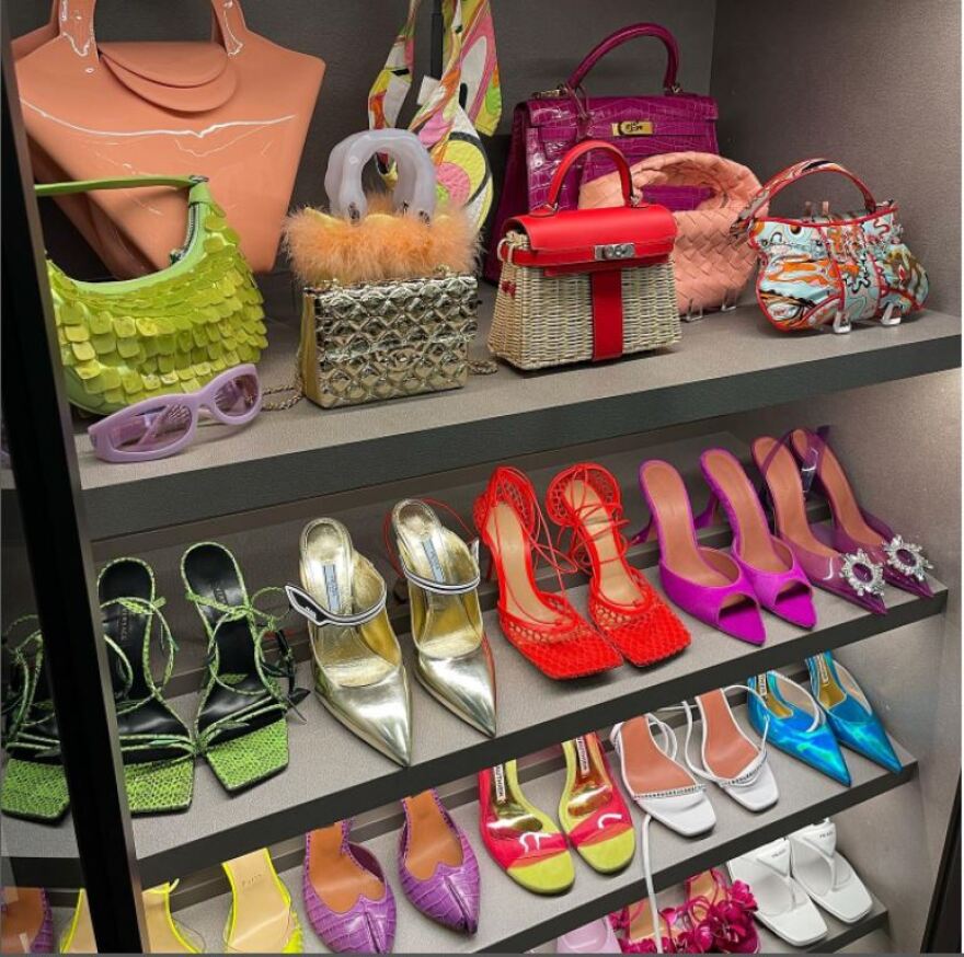 Οκτώ διάσημες κυρίες μας δείχνουν τις ντουλάπες τους - Βίντεο και φωτογραφίες