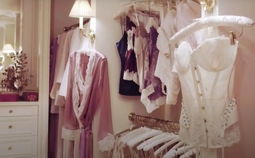 Οκτώ διάσημες κυρίες μας δείχνουν τις ντουλάπες τους - Βίντεο και φωτογραφίες