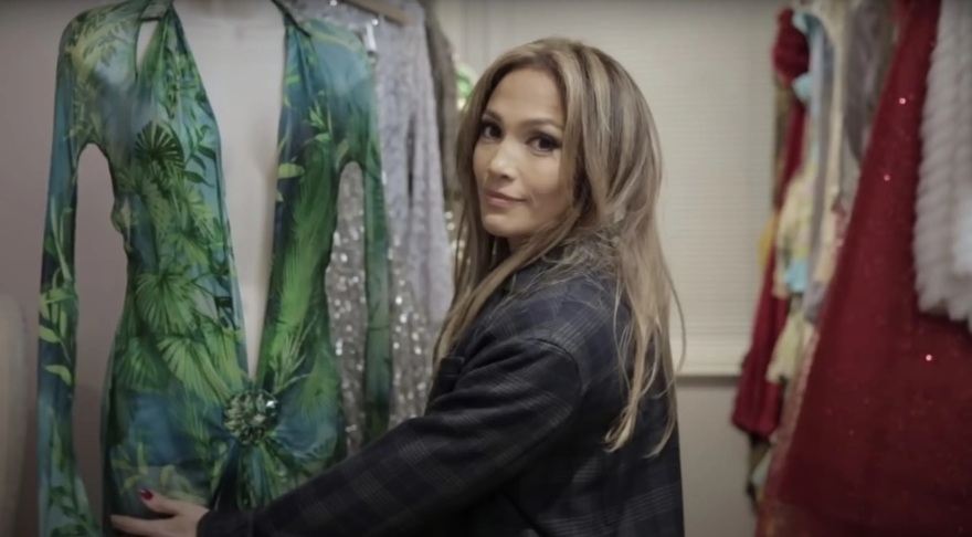 Οκτώ διάσημες κυρίες μας δείχνουν τις ντουλάπες τους - Βίντεο και φωτογραφίες