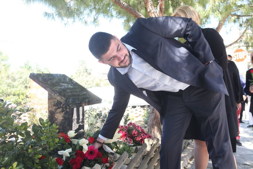 Γιώργος Καραϊβάζ: Τελέστηκε τρισάγιο στον τόπο που τον δολοφόνησαν