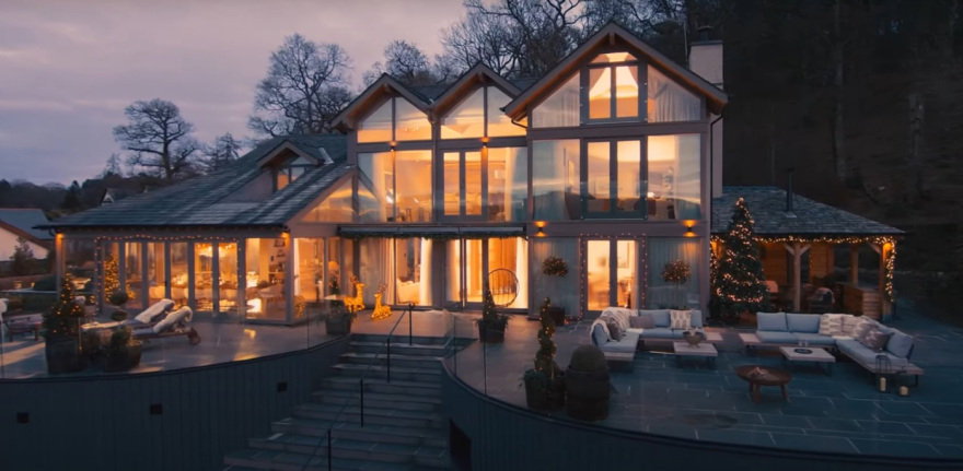 Νοσοκόμα στη Βρετανία κέρδισε βίλα 3 εκατομμυρίων με ένα λαχείο 20 λιρών!