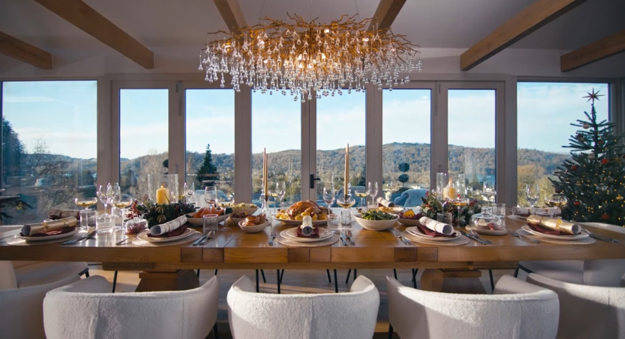 Νοσοκόμα στη Βρετανία κέρδισε βίλα 3 εκατομμυρίων με ένα λαχείο 20 λιρών!