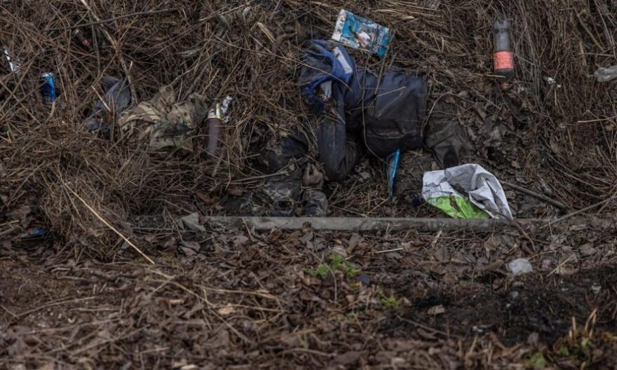 Πόλεμος στην Ουκρανία: Εντοπίστηκαν πτώματα σε αποχέτευση βενζινάδικου έξω από το Κίεβο