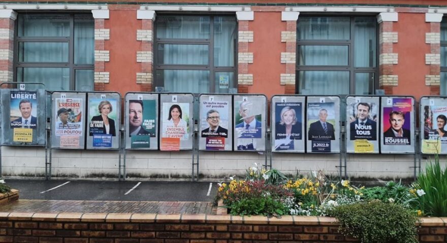 Εκλογές στη Γαλλία: Στο 25,48% η συμμετοχή ως τις 13:00, στις 21:00 τα πρώτα αποτελέσματα - Ψήφισε ο Μακρόν