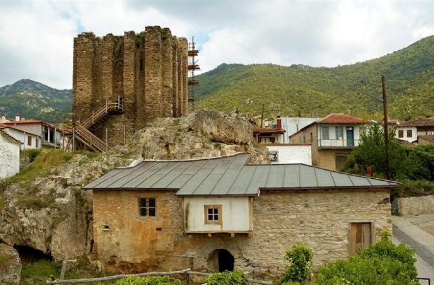 Ζητούνι ή Λαμία; Σάλωνα ή Άμφισσα; Φυλή ή Χασιά; Η αλήθεια για τα ελληνικά τοπωνύμια