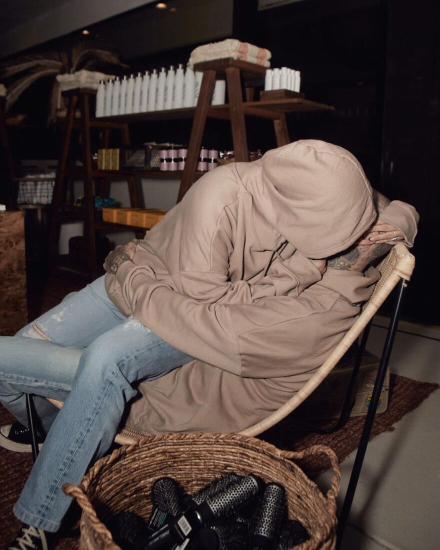 Κόρτνεϊ Καρντάσιαν: Σέρνεται στα πατώματα την ημέρα του γάμου της στο Λας Βέγκας 