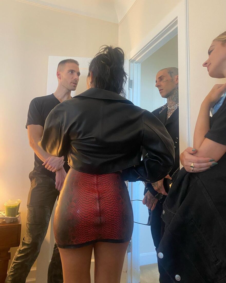 Κόρτνεϊ Καρντάσιαν: Σέρνεται στα πατώματα την ημέρα του γάμου της στο Λας Βέγκας 