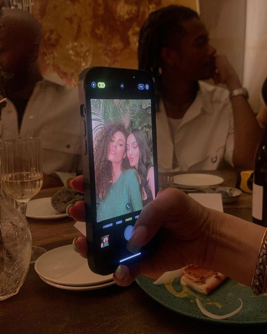 Η σύντροφος του Βενσάν Κασέλ είχε γενέθλια και τα γιόρτασε μαζί με την κόρη της Μπελούτσι