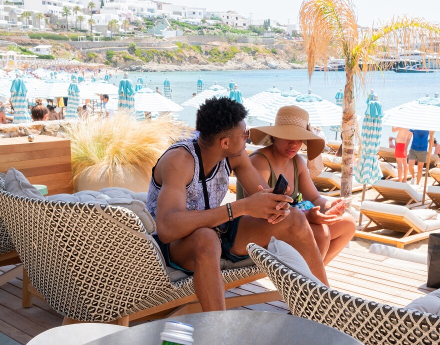 Μύκονος: Εξαγορά-μαμούθ του ξενοδοχείου «Kensho Psarou» με τίμημα 30 εκατ. ευρώ από τον Πέτρο Στάθη